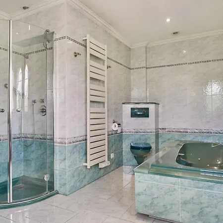 Casa Rosetta A C Avec Piscine & Jacuzzi -vallauris Villa
